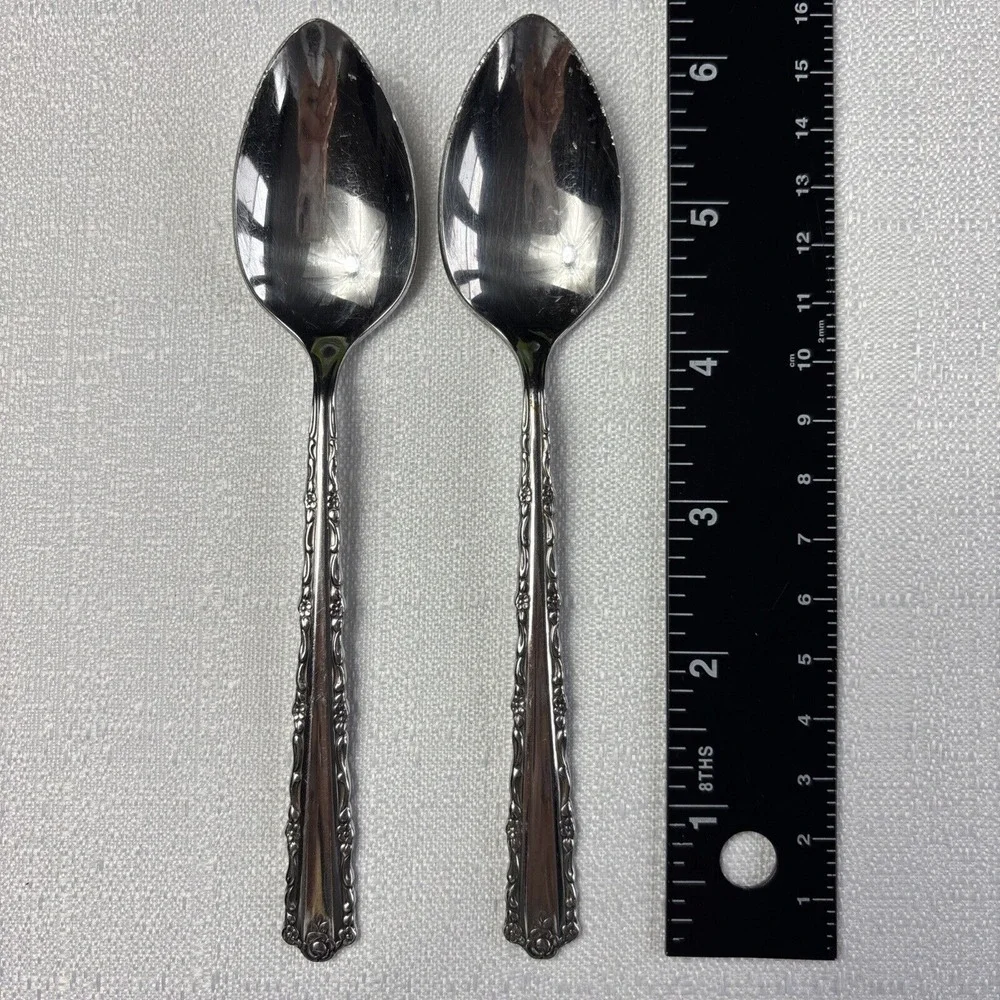 Oneida Cherie Teaspoons - Set of 2 Deluxe‎ Stainless READ DESCRIPTION